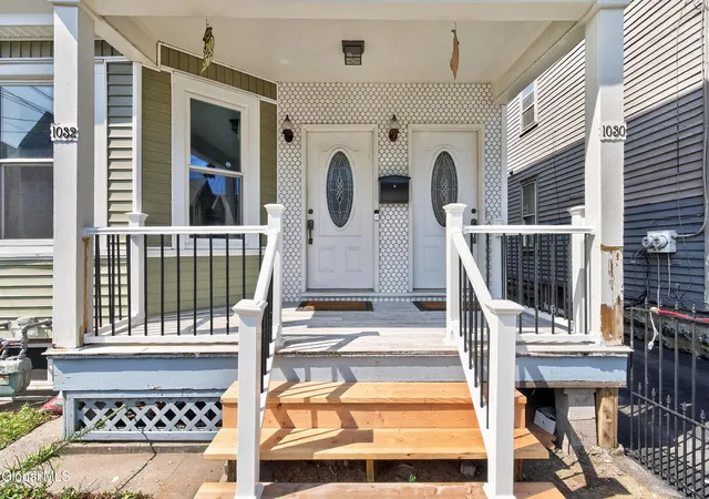 Listing Photo 4 - Condo for sale in building located at 1030 Delamont Ave, Schenectady, NY 12307