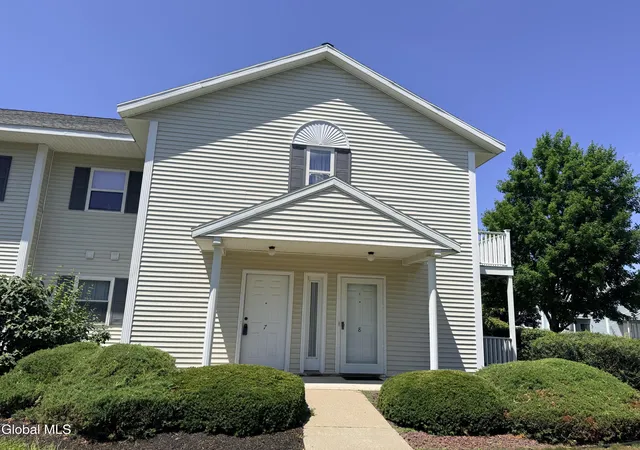 3rd image of 807 Cambridge Manor Dr, Schenectady, NY 12302 | MLS# 202622752
