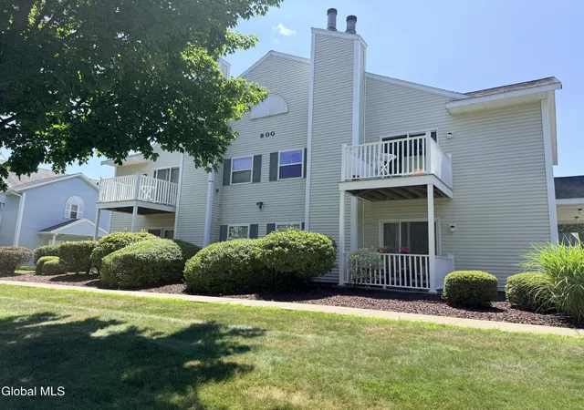 4th image of 807 Cambridge Manor Dr, Schenectady, NY 12302 | MLS# 202622752