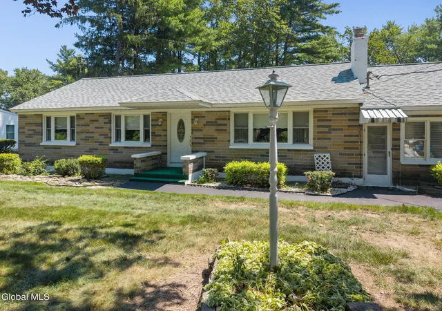 Photo 4 of Single family home for sale at 1984 Van Antwerp Rd, Schenectady, NY 12309 | MLS# 202622748 | Listing updated on 2026-09-15