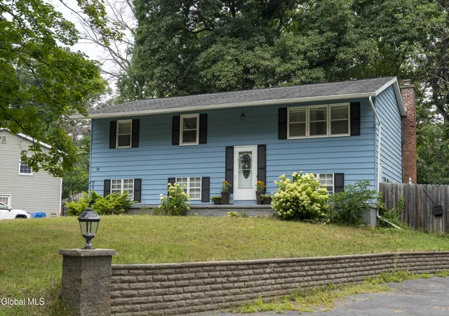 2nd image of 14 Deerleap Pl, Saratoga Springs, NY 12866 | MLS# 202622888
