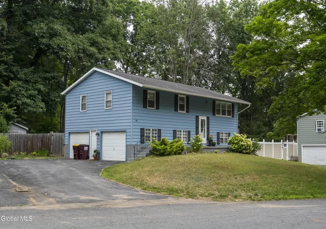 Photo 3 of Sale Pending at 14 Deerleap Pl, Saratoga Springs, NY 12866 | MLS# 202622888 | Listing updated on 2026-08-04