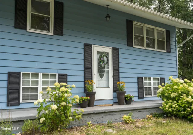 Photo 3 of Sale Pending at 14 Deerleap Pl, Saratoga Springs, NY 12866 | MLS# 202622888 | Listing updated on 2026-08-04