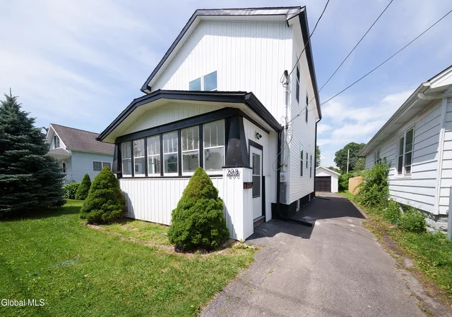63rd image of 208 Pleasantview Ave, Schenectady, NY 12302 | MLS# 202623193