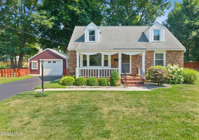 2nd image of 9 Sutherland Dr, Schenectady, NY 12302 | MLS# 202622839
