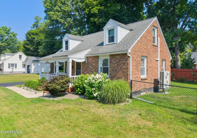 3rd image of 9 Sutherland Dr, Schenectady, NY 12302 | MLS# 202622839