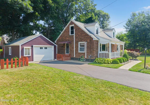 4th image of 9 Sutherland Dr, Schenectady, NY 12302 | MLS# 202622839
