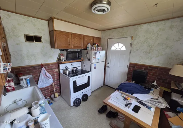 Photo 3 of Sale Pending at 3337 Alice St, Schenectady, NY 12304 | MLS# 202622958 | Listing updated on 2026-08-06
