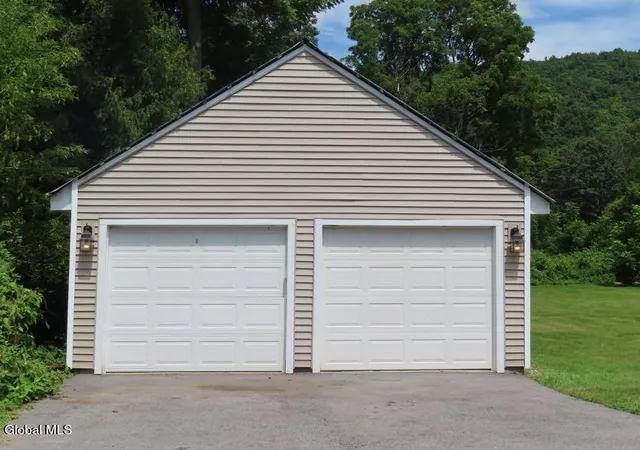 Photo 2 of Single family home for sale at 6910 Amsterdam Rd, Schenectady, NY 12302 | MLS# 202623674 | Listing updated on 2026-09-03