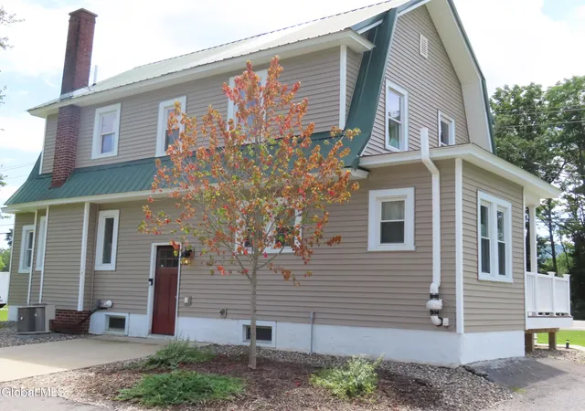 Photo 3 of Single family home for sale at 6910 Amsterdam Rd, Schenectady, NY 12302 | MLS# 202623674 | Listing updated on 2026-09-03