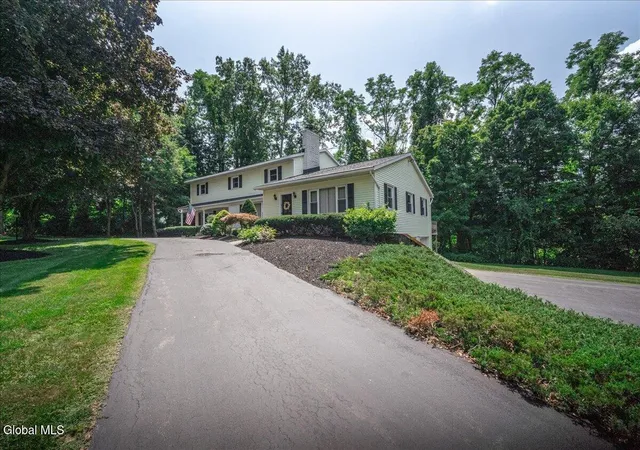 Photo 4 of Sale Pending at 47 Rolling Brk Dr, Clifton Park, NY 12065 | MLS# 202622910 | Listing updated on 2026-08-31