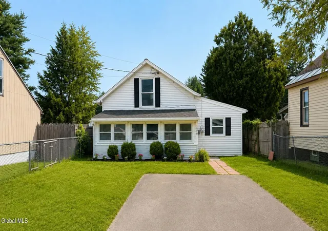 Photo 2 of Sale Pending at 1379 Evergreen Ave, Schenectady, NY 12306 | MLS# 202622994 | Listing updated on 2026-09-15