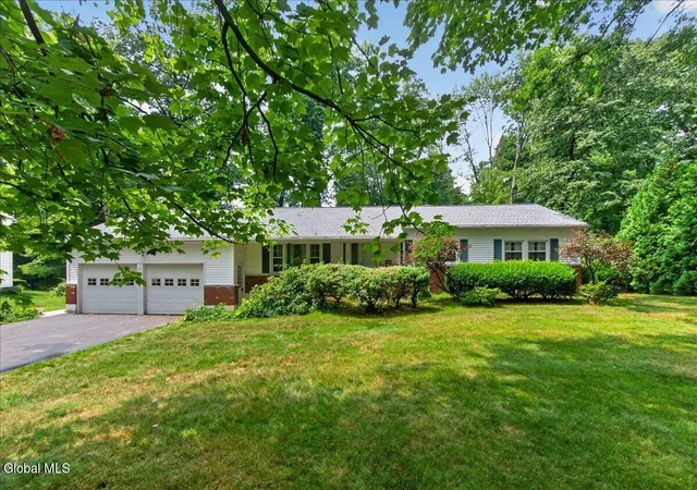 2nd image of 15 Secada Dr, Clifton Park, NY 12065 | MLS# 202622847