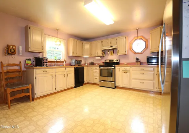 Photo 3 of Single family home for sale at 2896 W Lydius St, Schenectady, NY 12303 | MLS# 202622947 | Listing updated on 2026-08-19