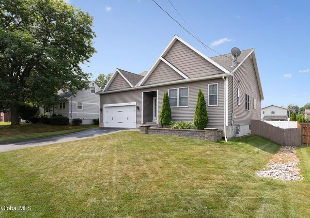 Photo 3 of Sale Pending at 1871 Elizabeth St, Schenectady, NY 12303 | MLS# 202622933 | Listing updated on 2026-08-02