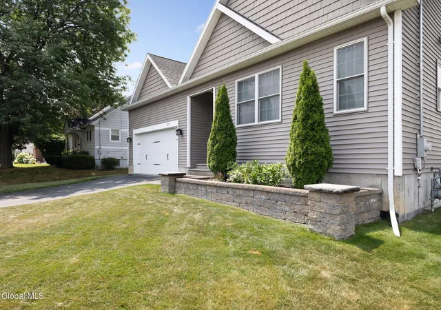 45th image of 1871 Elizabeth St, Schenectady, NY 12303 | MLS# 202622933