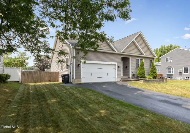 Photo 3 of Sale Pending at 1871 Elizabeth St, Schenectady, NY 12303 | MLS# 202622933 | Listing updated on 2026-08-02