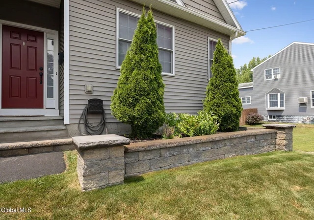 Photo 4 of Sale Pending at 1871 Elizabeth St, Schenectady, NY 12303 | MLS# 202622933 | Listing updated on 2026-08-02