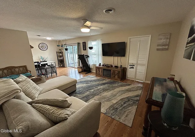 Listing Photo 4 - Condo for sale in building located at 307 Cambridge Manor Dr, Schenectady, NY 12302