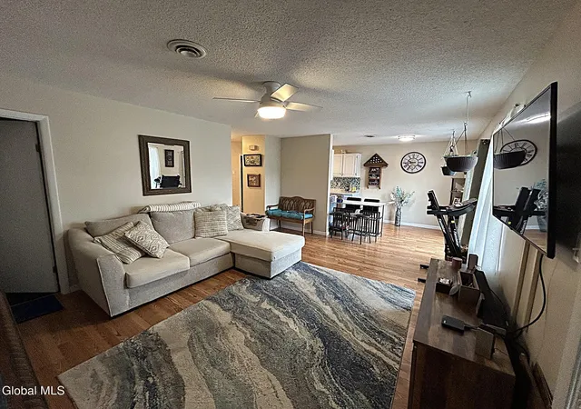 Listing Photo 5 - Condo for sale in building located at 307 Cambridge Manor Dr, Schenectady, NY 12302