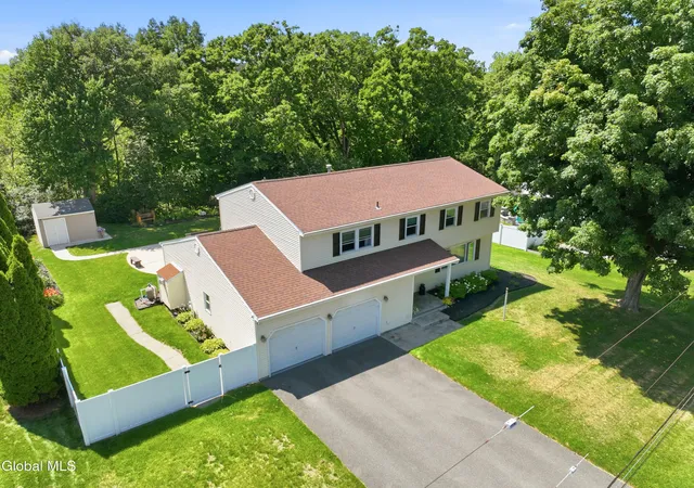 Photo 4 of Sale Pending at 28 Marconi Dr, Latham, NY 12110 | MLS# 202622913 | Listing updated on 2026-09-19