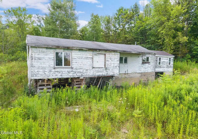 Photo 3 of Single family home for sale at 7056 State Hwy 30, Esperance, NY 12066 | MLS# 202623584 | Listing updated on 2026-08-09