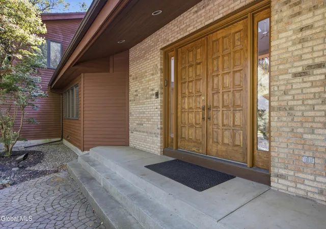 2nd image of 37 Covington Ct, Schenectady, NY 12309 | MLS# 202622935