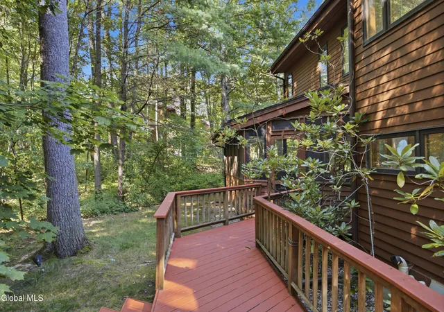 5th image of 37 Covington Ct, Schenectady, NY 12309 | MLS# 202622935