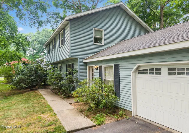 Photo 4 of Sale Pending at 20 Longwood Dr, Clifton Park, NY 12065 | MLS# 202623007 | Listing updated on 2026-08-10