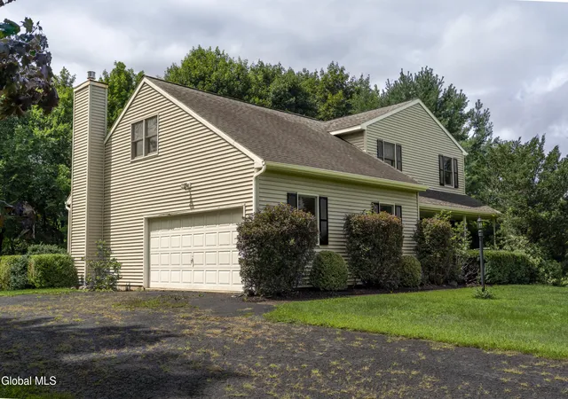 3rd image of 33 Armstrong Cir, Altamont, NY 12009 | MLS# 202624143