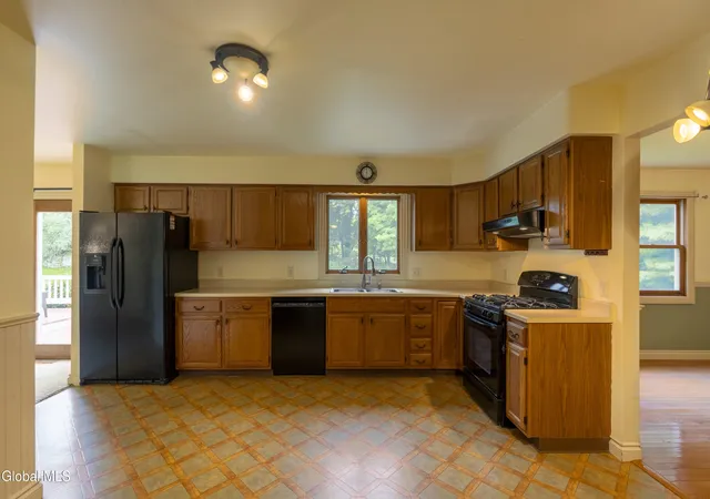 4th image of 33 Armstrong Cir, Altamont, NY 12009 | MLS# 202624143