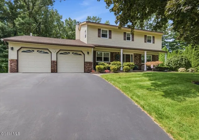Photo 1 of Sale Pending at 32 Pebble Beach Dr, Clifton Park, NY 12065 | MLS# 202623376 | Listing updated on 2026-08-10