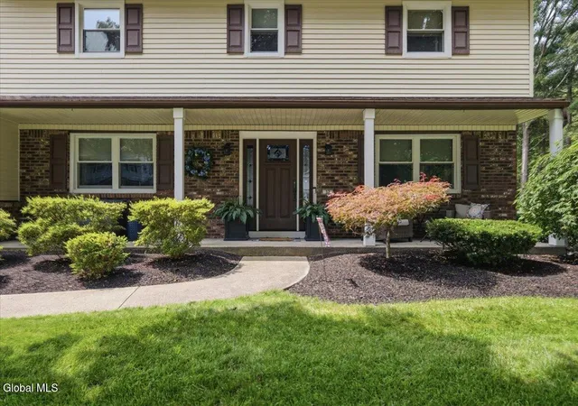 Photo 3 of Sale Pending at 32 Pebble Beach Dr, Clifton Park, NY 12065 | MLS# 202623376 | Listing updated on 2026-08-10