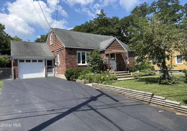 2nd image of 1116 Austin Pl, Schenectady, NY 12306 | MLS# 202623029