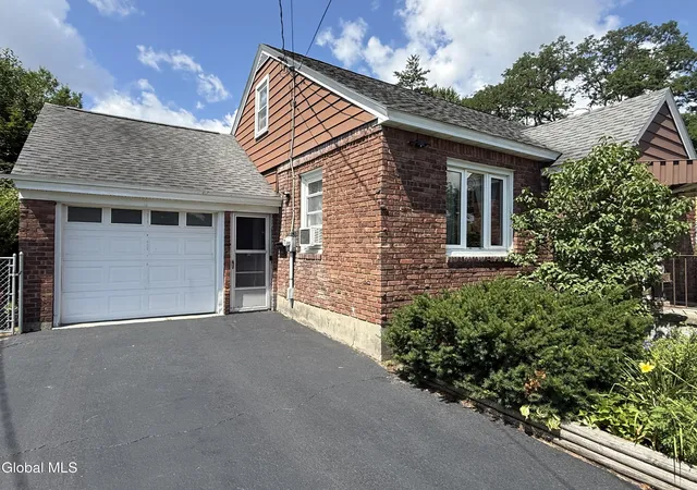 Photo 3 of Sale Pending at 1116 Austin Pl, Schenectady, NY 12306 | MLS# 202623029 | Listing updated on 2026-08-06