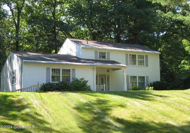 Photo 1 of Sale Pending at 4 Berkshire Dr, Clifton Park, NY 12065 | MLS# 202623292 | Listing updated on 2026-08-13