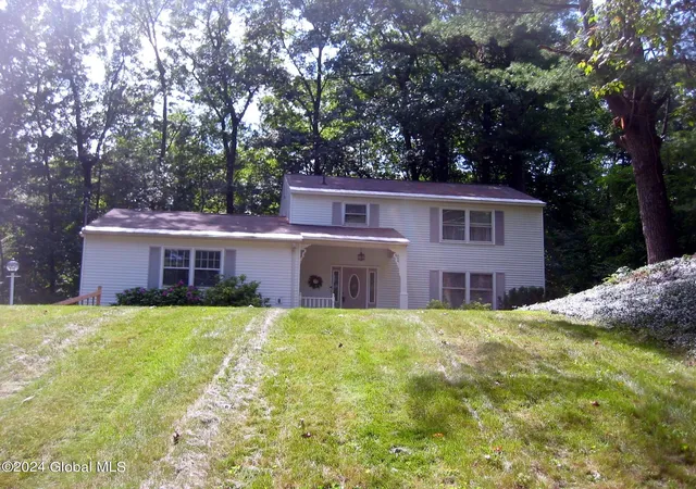 Photo 2 of Sale Pending at 4 Berkshire Dr, Clifton Park, NY 12065 | MLS# 202623292 | Listing updated on 2026-08-13