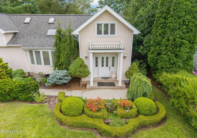 3rd image of 6 Quaker Dr, Schenectady, NY 12309 | MLS# 202623023