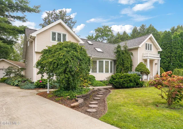 5th image of 6 Quaker Dr, Schenectady, NY 12309 | MLS# 202623023