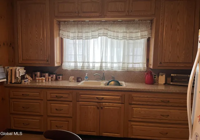 5th image of 825 Dean St, Schenectady, NY 12309 | MLS# 202623066