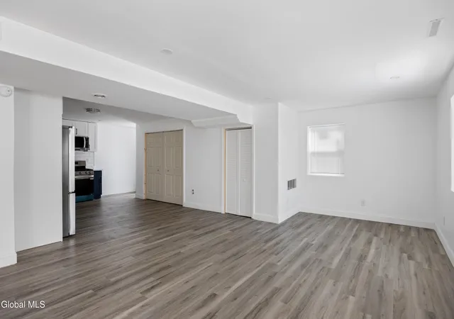 Listing Photo 4 - Condo for sale in building located at 730 Bailey St, Schenectady, NY 12303
