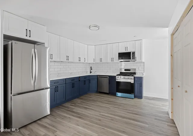 Listing Photo 5 - Condo for sale in building located at 730 Bailey St, Schenectady, NY 12303