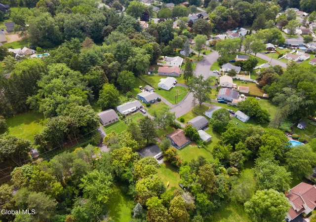 35th image of 3 Riverview Dr, Schenectady, NY 12309 | MLS# 202623048