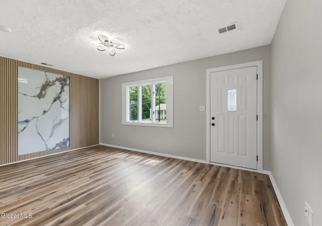 5th image of 3 Riverview Dr, Schenectady, NY 12309 | MLS# 202623048