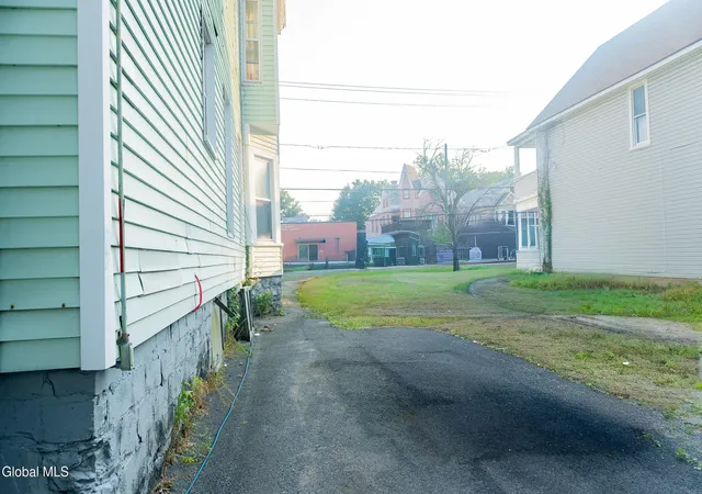 40th image of 943 State St, Schenectady, NY 12307 | MLS# 202623050