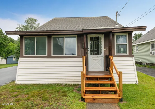 2nd image of 39 Fern Ave, Albany, NY 12205 | MLS# 202623053