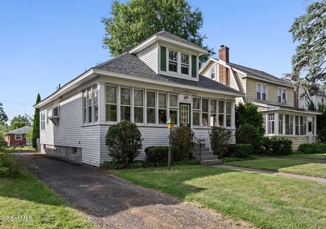 2nd image of 28 Marwill St, Albany, NY 12209 | MLS# 202624419