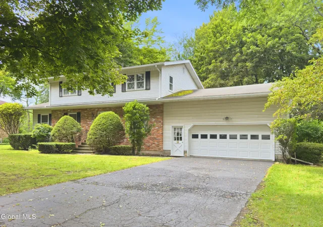 2nd image of 4 Laurel Dr, Albany, NY 12211 | MLS# 202623152