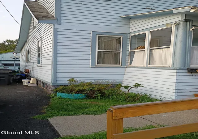 2nd image of 520 Elliott St, Schenectady, NY 12302 | MLS# 202623779