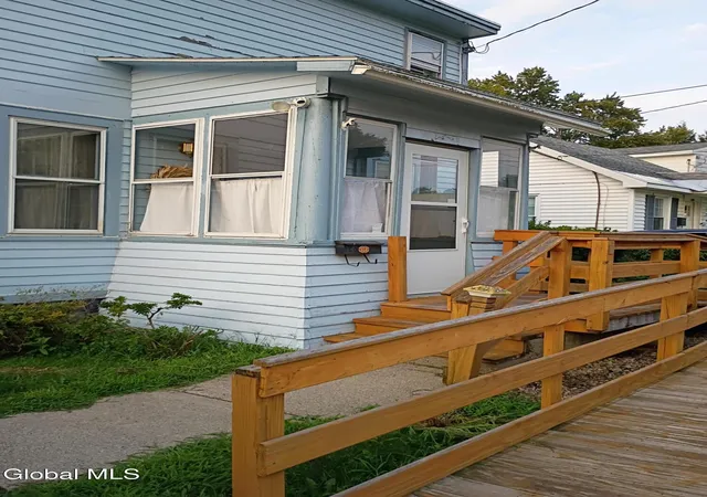 Photo 3 of Sale Pending at 520 Elliott St, Schenectady, NY 12302 | MLS# 202623779 | Listing updated on 2026-09-10